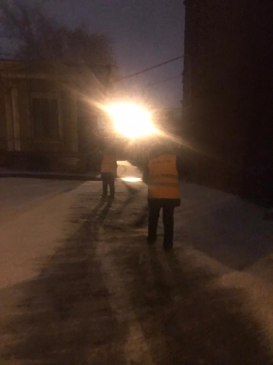 Уборка снега. 18.12.21. <a href="/rradyukov/">Роман Радюков</a> <a href="/AdmSamRna/">Администрация Самарского внутригородского района</a>