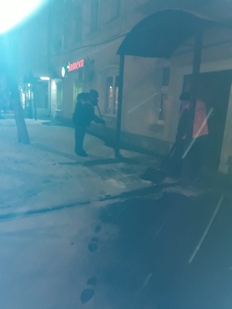 Уборка снега. 18.12.21. <a href="/rradyukov/">Роман Радюков</a> <a href="/AdmSamRna/">Администрация Самарского внутригородского района</a>