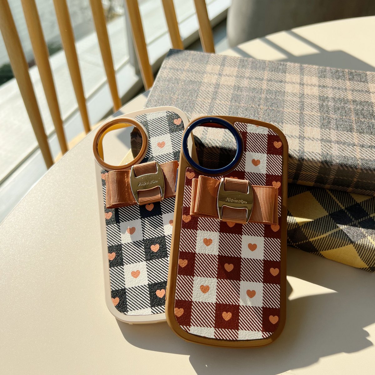 alamain2018's tweet photo. ♦︎new arrival♦︎

box heart check 🔒🖤

全体の配色がとっても可愛く
カメラのくり抜きがポイントになってます！
ハートが甘すぎずおススメです🥰

size：iPhone13pro.13.12pro.12.11pro.11.X/XS

セール対象商品のため
20%offにてご購入頂けます✔️

お得な機会に是非新商品もお試しください✨ https://t.co/PnlszdD9AY