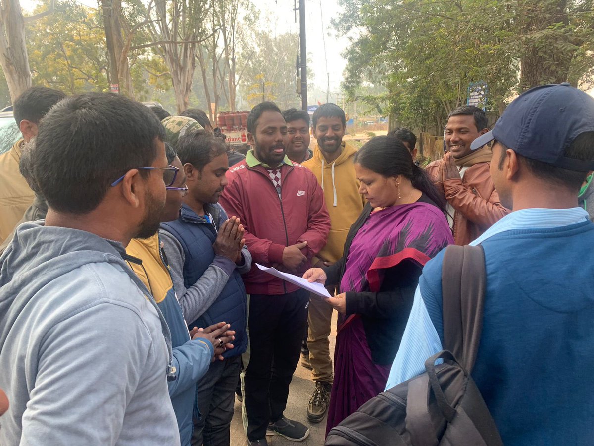ग्रामीण विकास मंत्री श्री <a href="/Alamgircongress/">Alamgir Alam</a> से भेंटकर जे टेट पास अभ्यर्थियों पर सहानुभूति पूर्वक विचार करने का आग्रह किया है।शिक्षक नियुक्ति प्रक्रिया नहीं होने के कारण सभी अभ्यर्थियों की उम्र सीमा खत्म हो रही है। अनुरोध अभ्यर्थियो के विषय को संज्ञान में लेकर समाधान निकाला जाए।