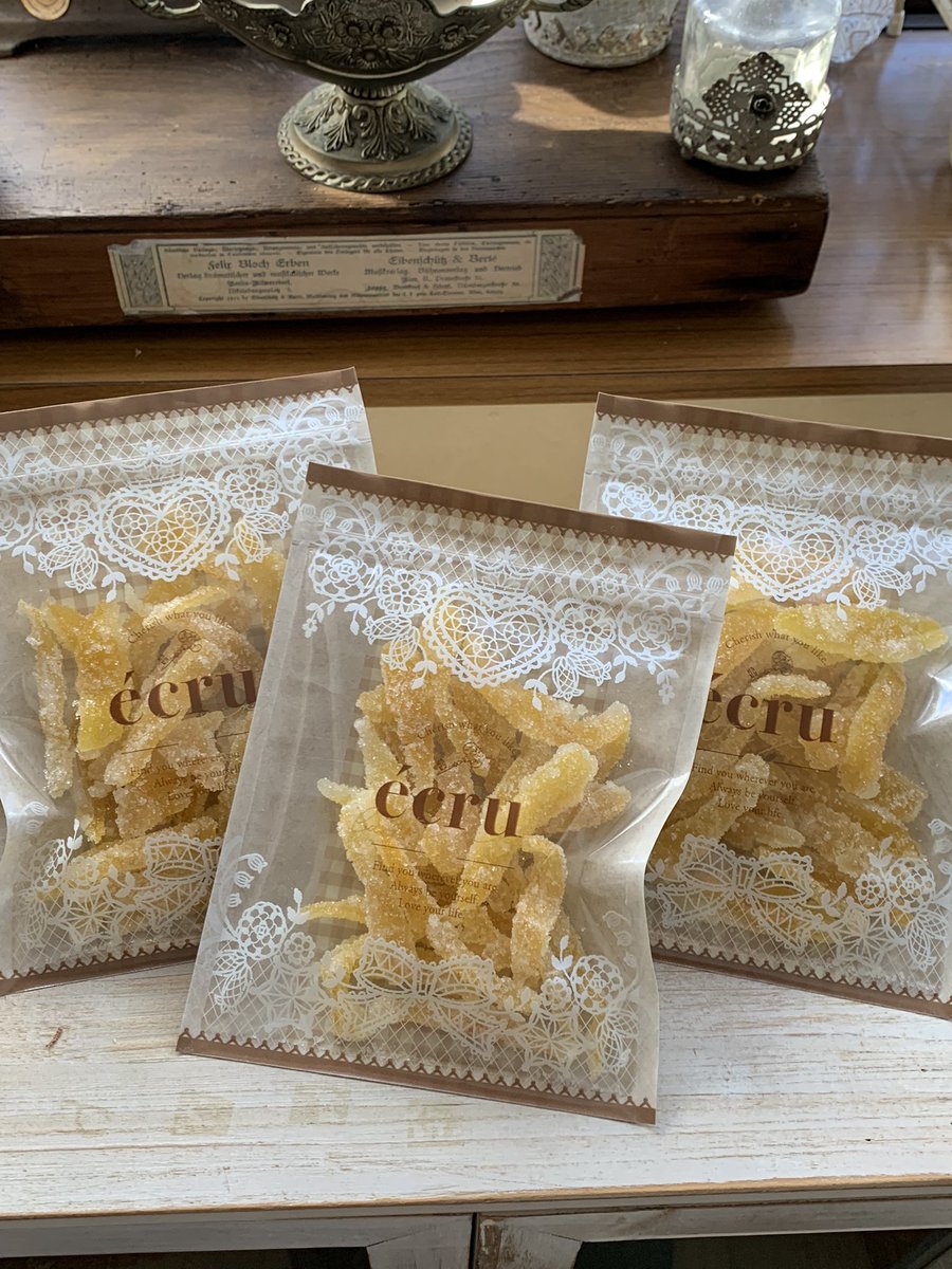 145_dear's tweet photo. 柚子ピール
毎年、柚子ハチミツを作ったりお風呂に入れたりする柚子🍊
初めて柚子ピールを作ってみた😃
手間がかかって大変だけれど
なかなかの出来に満足😅
#柚子ピール　#柚子　#柚子ハチミツ https://t.co/OGZSe613uV