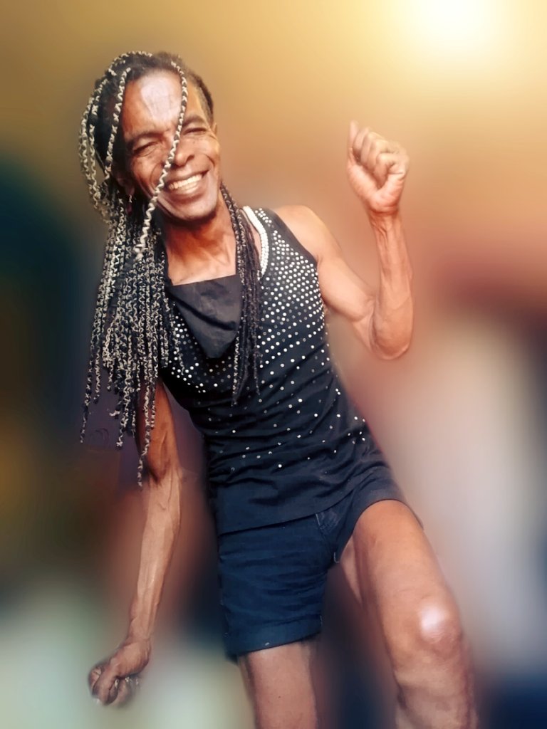 SoliPhilander's tweet photo. I'm the surprise for yet another group of older persons in Woodlands today (it's a special lekker) and then off to Phaldie in Heideveld where the street is going to ROCK!
#IsFestive https://t.co/arkCVQgROS