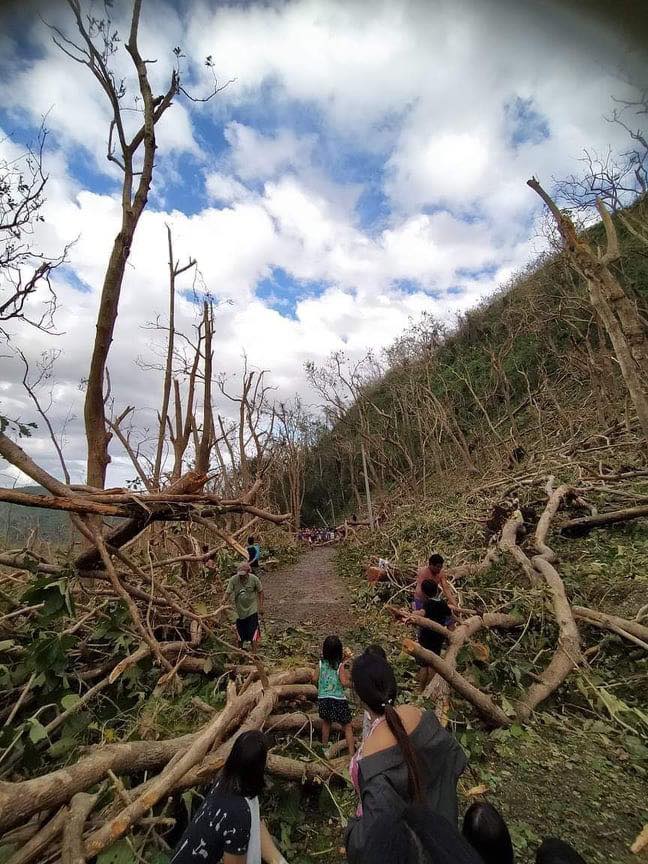 SugboPH's tweet photo. 📍Barangay Toong (Bukid side of Cebu City) 

📸 Mira Luna Panelag 
#OdettePH #OdetteUpdate #SugboPH https://t.co/GUBtbMdICu