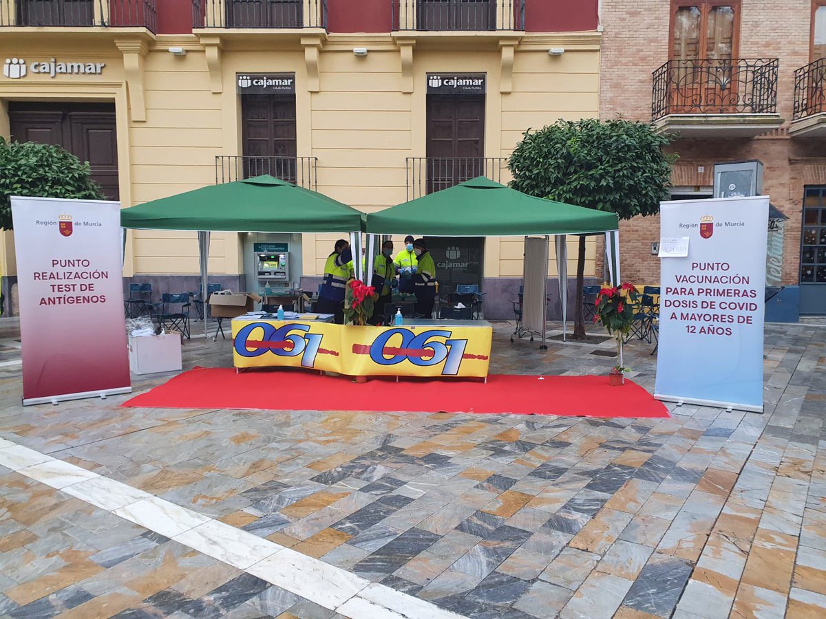 Hola, es un punto de antígenos y vacunas que tiene el 061 hoy en el Romea. Por si queréis difundir.