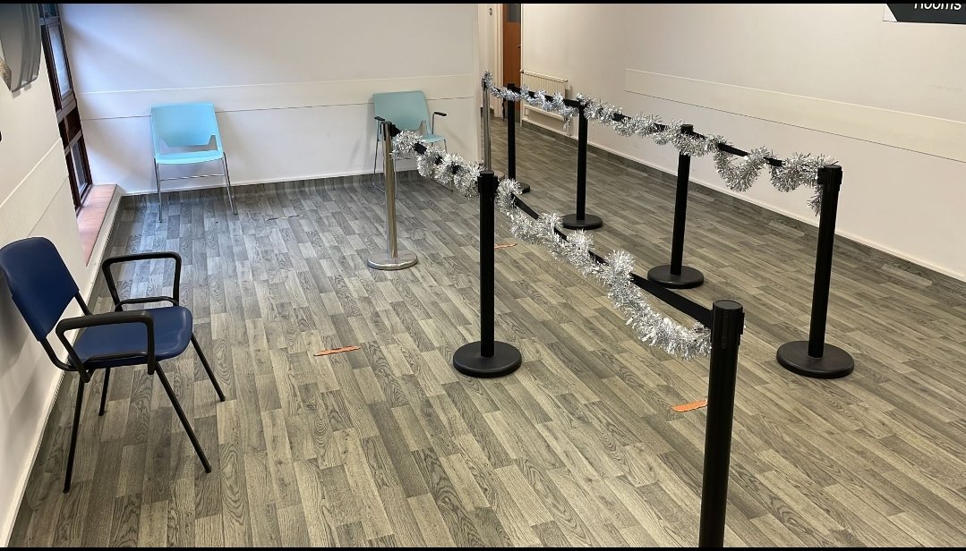 This is the current queue at the #Monkspath vaccination site. We are open to walk ins. Please get #GetBoosted #NHS <a href="/GPS_Healthcare/">GPS Healthcare</a> @NHSBSolCCG