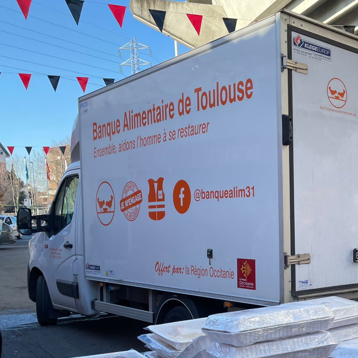 StadeToulousain's tweet image. Malgré le report de #STWASPS, le Stade fait don des denrées alimentaires commandées pour le match, à la @banquealim31 et au @caritasfrance 🤝

Avec la participation d&apos;@EspritTraiteur, les bénéficiaires profiteront de la nourriture initialement prévue pour les partenaires 🍽️

#RSE