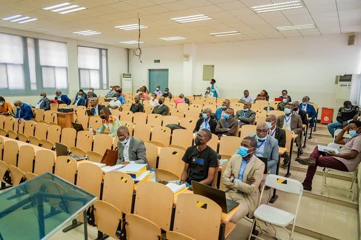ColloqueInterna's tweet photo. Les travaux du Colloque international sur la photographie  ont été ouvert ce jeudi 16 décembre par le doyen de la faculté de lettres,arts et sciences humaines. Il a réuni étudiants, enseignants,chercheurs, photographes,journalistes  et curieux
#photo #Photographie #Congo #work https://t.co/v6oWt5JZas