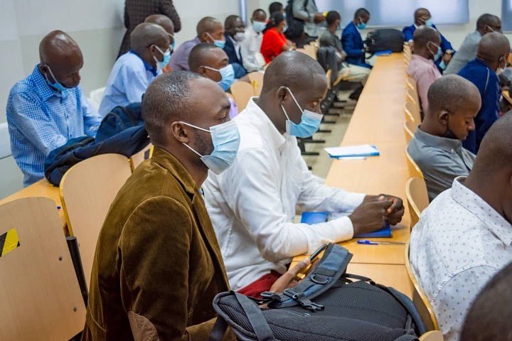 ColloqueInterna's tweet photo. Les travaux du Colloque international sur la photographie  ont été ouvert ce jeudi 16 décembre par le doyen de la faculté de lettres,arts et sciences humaines. Il a réuni étudiants, enseignants,chercheurs, photographes,journalistes  et curieux
#photo #Photographie #Congo #work https://t.co/v6oWt5JZas