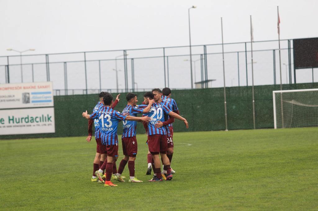 Trabzonspor's tweet photo. U19 takımımız ligin 9. haftasında karşılaştığı Hatayspor’u 5-1 mağlup etti.

Detaylar 👉 https://t.co/lof54HaKFD https://t.co/hyV4ia8S1n