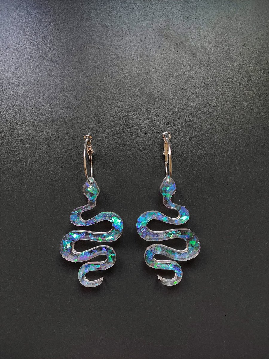 writtenbynoelia's tweet photo. Y........ otro sorteo!!!!!!

🎄🎁 SORTEO NAVIDEÑO DE UNOS PENDIENTES DE SERPIENTE HECHOS A MANO 🎁🎄

(Modelo a elegir por el/la ganadora)

Para participar: 

🌟 Sígueme en Twitter
🌟 Haz RT

¡Listo!

El sorteo finalizará el lunes 20

¡Mucha suerte a todxs! https://t.co/8JY5JXwACT