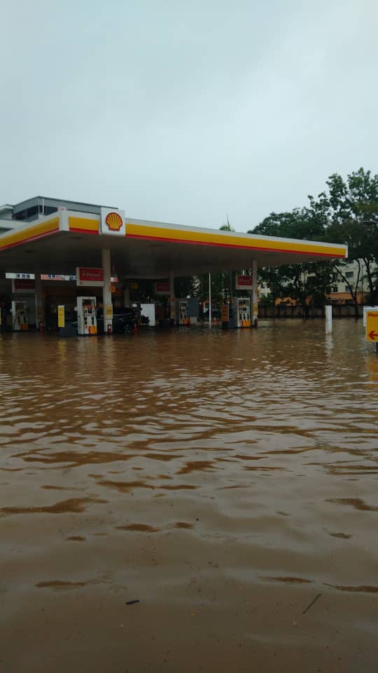 KinahNizaruddin's tweet photo. Seksyen 19 dekat Klinik Kesihatan https://t.co/WATx5Ek5CL