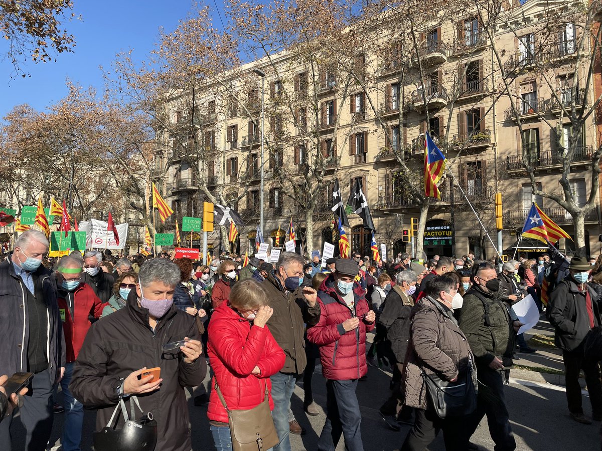 Avui defensem la nostra immersió lingüística. Volem l’escola en català