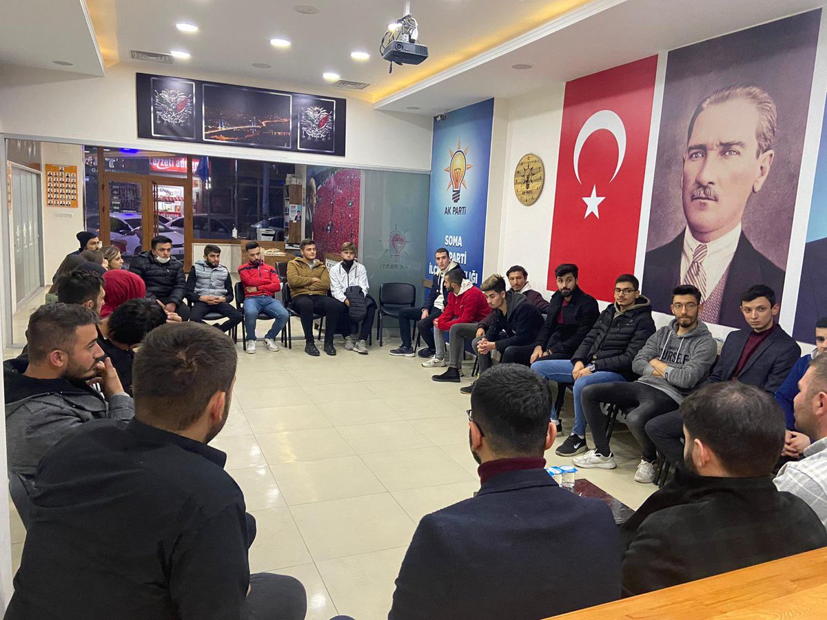 İl Gençlik Kolları Seçim İşleri Başkanımız Ali Yenilmez, Bilgi ve İletişim Başkanımız Enis Can Korkmaz, Yeni Seçmen Birim Başkanımız Serkan Eren; Soma İlçe Yönetim Kurulu toplantısına katıldı.
