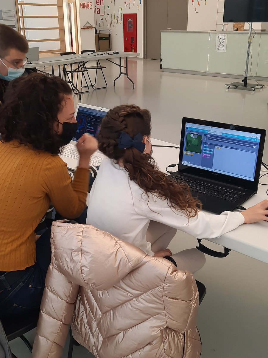 etopia_kids's tweet photo. Un año más estamos programando en #LaHoradelCodigo juntos a @CromDeveloper. ¡Muchas gracias a todos los que estáis participando! https://t.co/fpt1XI5rsY