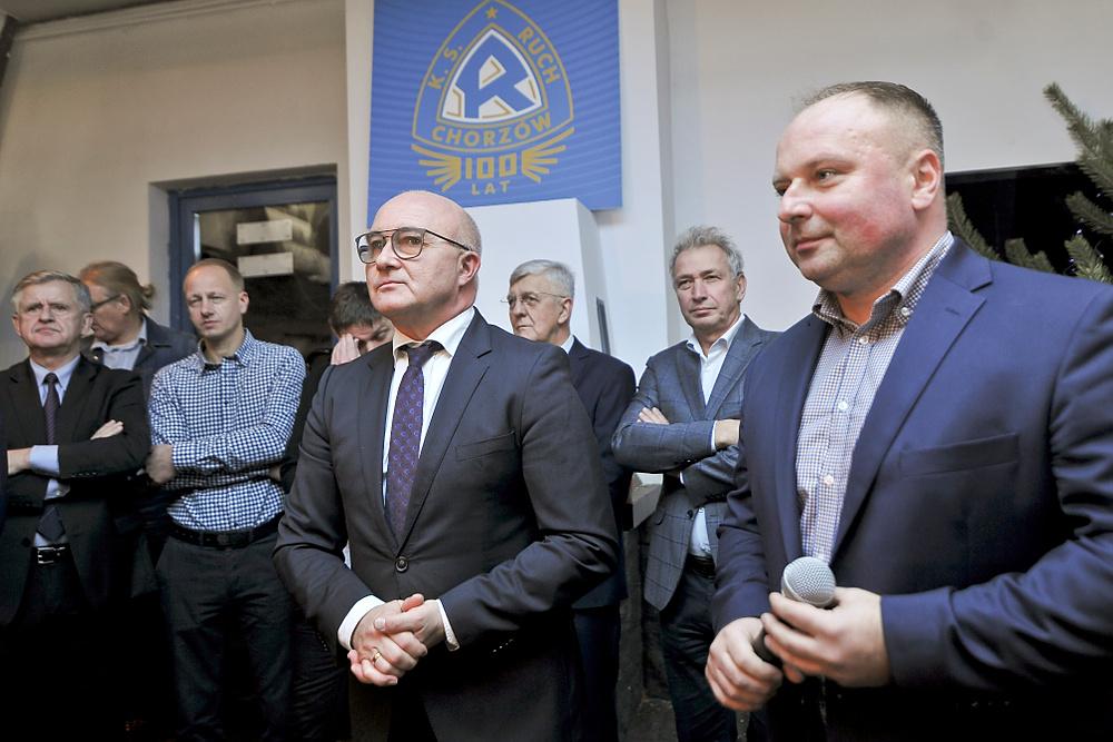 SportSlaski's tweet image. - Współpraca na linii klub-miasto może być coraz trudniejsza. A w takiej atmosferze profesjonalnego sportu budować się nie da - możecie przeczytać w komentarzu @TDanisz odnośnie miejskiej dotacji dla 
@ruchchorzow1920 i "afery" z zaproszeniem w tle ⚽⤵️

sportslaski.pl/artykul/koment…