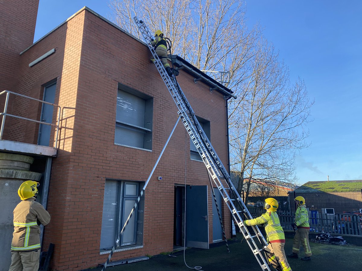 Called in to @CarlisleEast this morning. Great to see the crew supporting a firefighter 👩‍🚒 in development. #FireFamily 🔥🚒 #ReadyWillingAble