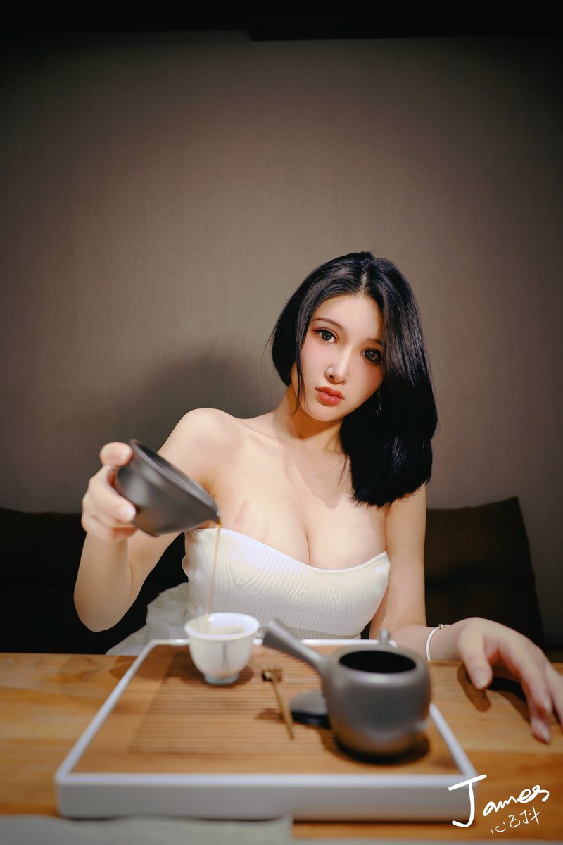 请佳美喝茶（共10集）前传
杯壁下流呀，这爪印是谁的？

#约拍 https://t.co/INSYBDfAzR