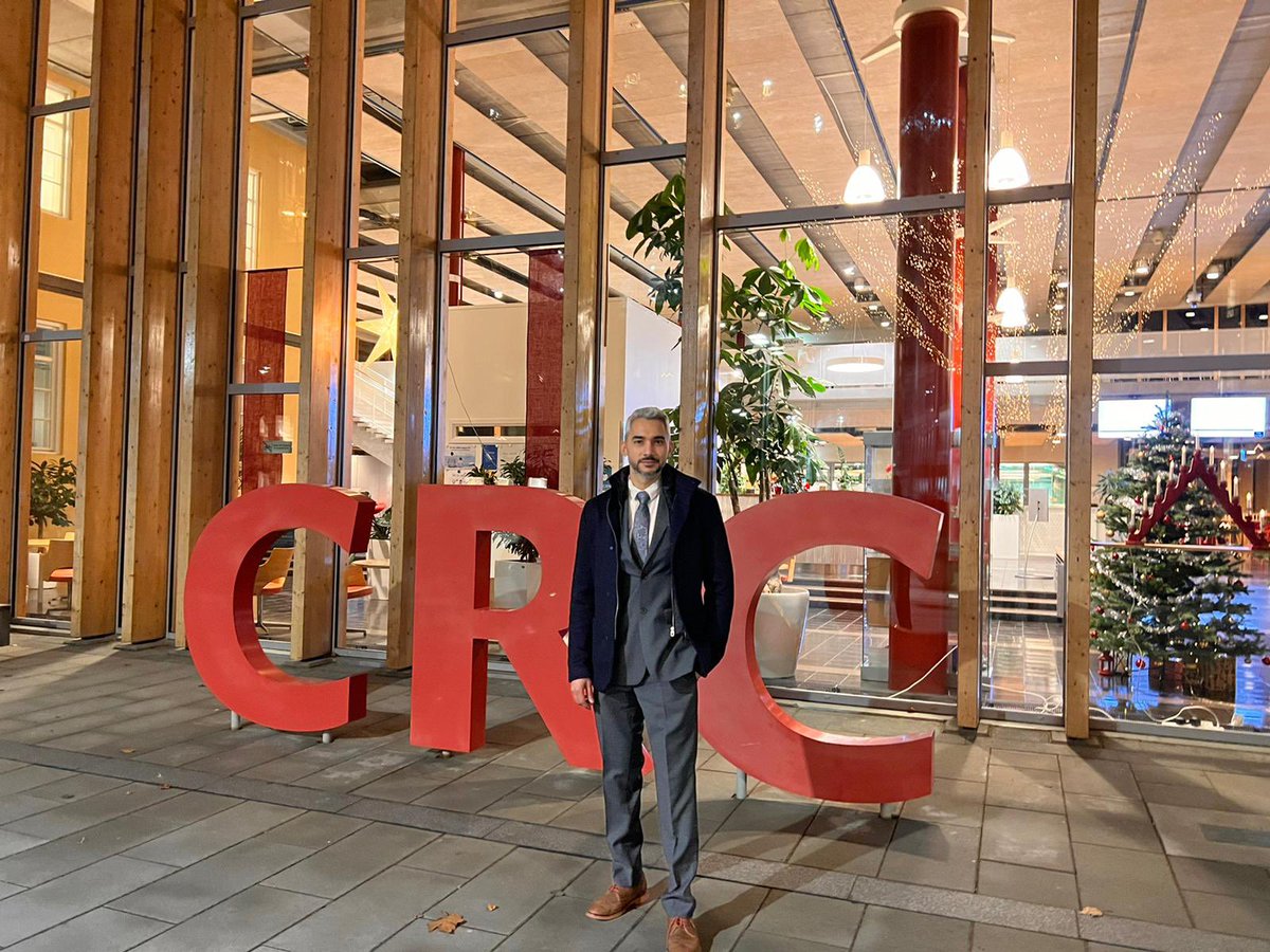 مساء الخير وخالص الأمنيات للجميع بسنة سعيدة.

معنا اليوم من الأطباء المتميزين د.رشاد سفيان فلفلان <a href="/RFelfelan/">Rashad Felfelan</a> والحاصل مؤخرا على البورد السويدي في تخصص النساء والولادة من مستشفى سكونة الجامعي. د.رشاد مبتعث من جامعة أم القرى بمكة المكرمة.
#السعودية #السويد
🇸🇦🇸🇪