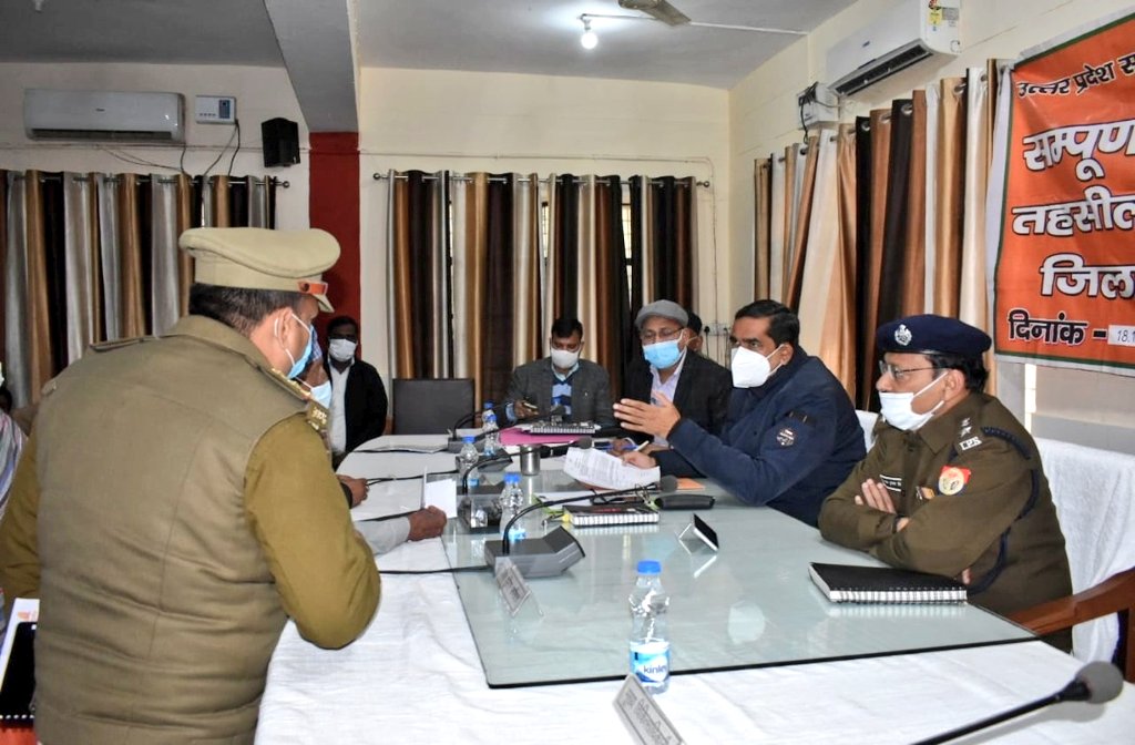 dmbulandshahr's tweet photo. आज तहसील सिकन्द्राबाद में आयोजित सम्पूर्ण #समाधान #दिवस में #SSP @bulandshahrpolice के साथ आये लोगों की समस्याओं को सुना। क��छ शिकायतों का मौके पर निस्तार�� किया गया व शेष के गुणवत्तापूर्ण निस्तारण के लिए सम्बन्धित अधिकारियों को निर्देश दिए गए। https://t.co/fKoEGbqmSE