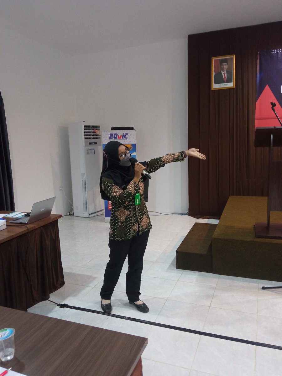 EQUICINDONESIA's tweet photo. Hari ini, 18/12/2021, kegiatan Evaluasi dan Refleksi Program Organisasi Penggerak (Literasi SD) yg dilaksanakan EQuIC, yang dihadiri Bapak Kamilin, M.Pd dari Dinas Pendidikan,  para pengawas fasilitator daerah,  kepala dan guru sekolah sasaran. https://t.co/HjyVRiapMa