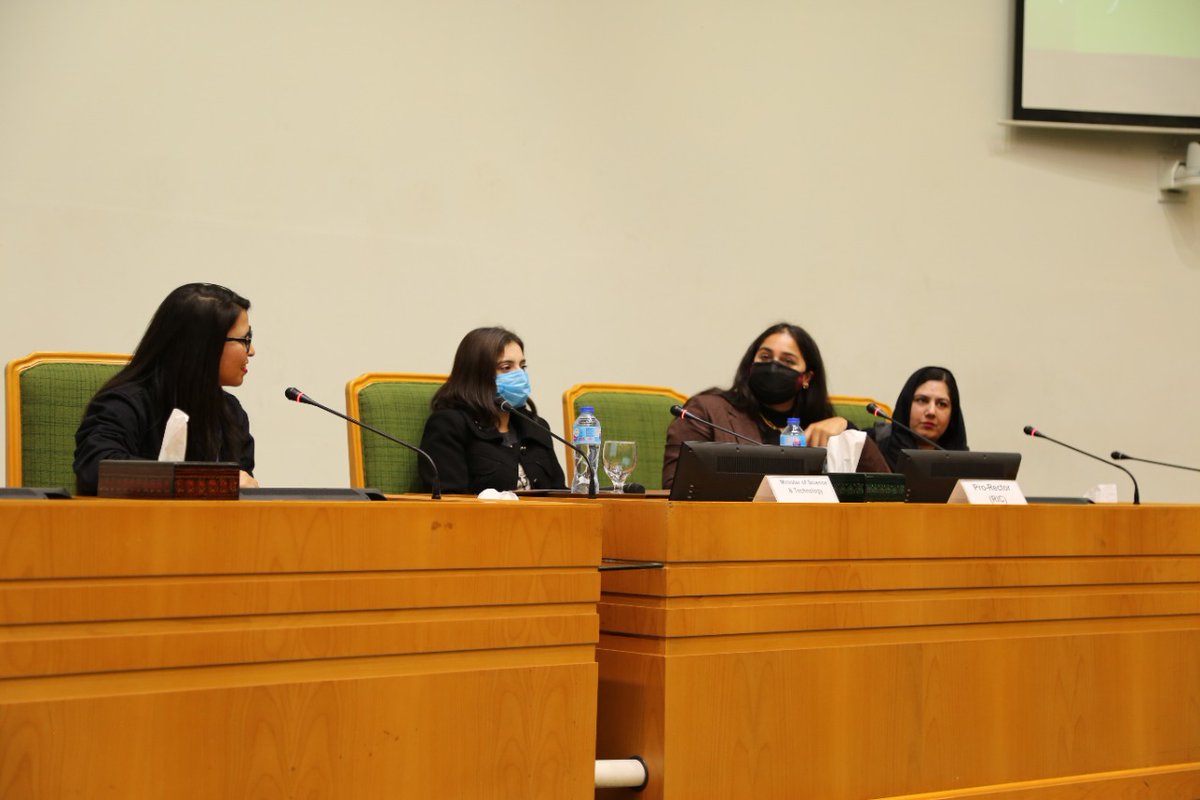 MobilinkBank's tweet photo. Manager Transformation & Partnerships, Sundas Kazmi addressed an exciting D&I panel alongside leading women from various industries at Google Developer Groups Islamabad Dev Fest '21.
#MMBLDost #VEON #WIN #GoogleDeveloperGroupsIslamabad #DigitalPakistan #DevFest2021 https://t.co/z45AChvp93
