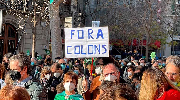 carrizosacarlos's tweet image. El nacionalismo casposo y supremacista llama "colonos" a los catalanes que cuestionamos sus dogmas identitarios. Pues que se desengañen:

Cataluña es plural y cada vez somos más los que estamos hartos de su odio e imposiciones. Trabajamos por la Cataluña de todos.