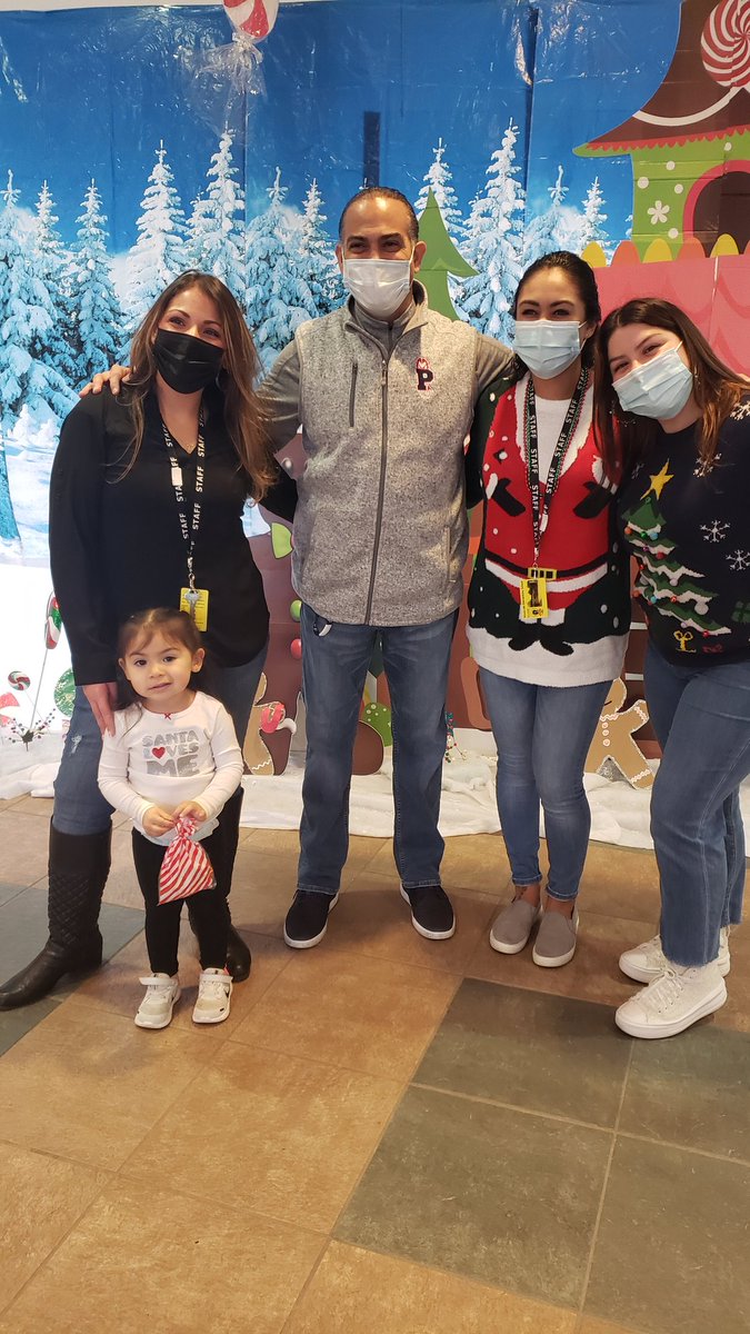 MsHernandezPCSD's tweet image. Another amazing Saturday Academy in Peekskill! Merry Christmas! #PeekskillStrong