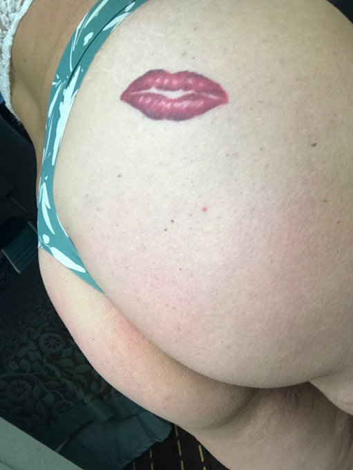 Who&rsquo;s face would make a good seat? Lol 💋🍑 https://t.co/noiq7aaRd8 https://t.co/ODErcwakWw