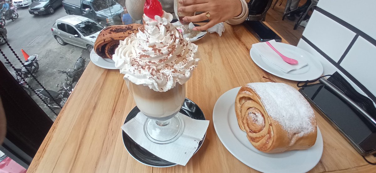Raulnavab's tweet photo. 🄷🄾🅁🄰 🄳🄴 🅄🄽 🄲🄰🄵🄴🄲🄸🅃🄾

Y como es tradicional nos fuimos por un rico café.

Dándole un poquito más de sabor a esta rica vida.

#café #coffetime #CoffeBreak #coffe #familia #Paramocafe #sabor #amigos https://t.co/RDvgDnuplg
