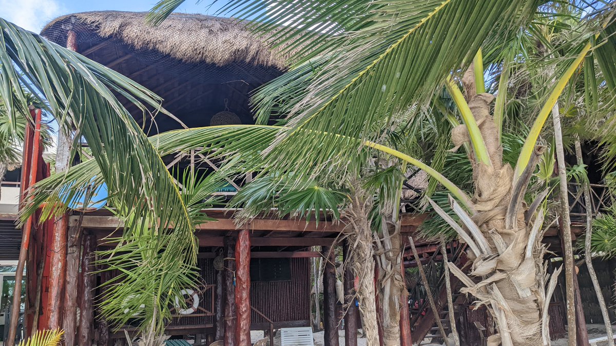 jfkautonomic's tweet photo. @GeorgeStrait You may remember the Villa on beautiful Soliman Bay (Mexico) where you filmed the The Seashores of Old Mexico. It is now empty the owner (who said he pee'd on your cowboy boot :) ) passed away a few weeks back (David) - Thought this would bring back good memories. https://t.co/zU7vpaVLdB