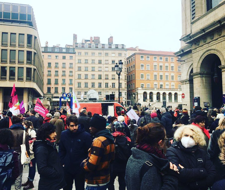 #journeeinternationaledesmigrants 🔴 rassemblement place de la Comédie #Lyon samedi 18 décembre 
 « il n’y a pas une crise migratoire mais une crise de l’accueil »