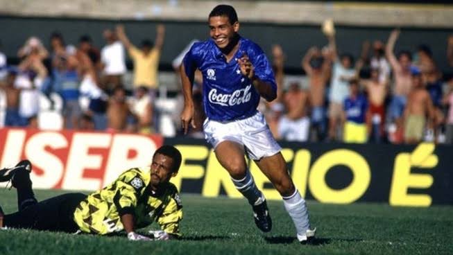 futebol_pontual's tweet photo. 1994: Cruzeiro vende Ronaldo
2021: Ronaldo compra o Cruzeiro 

🦊💰 https://t.co/NRvULpXK6h
