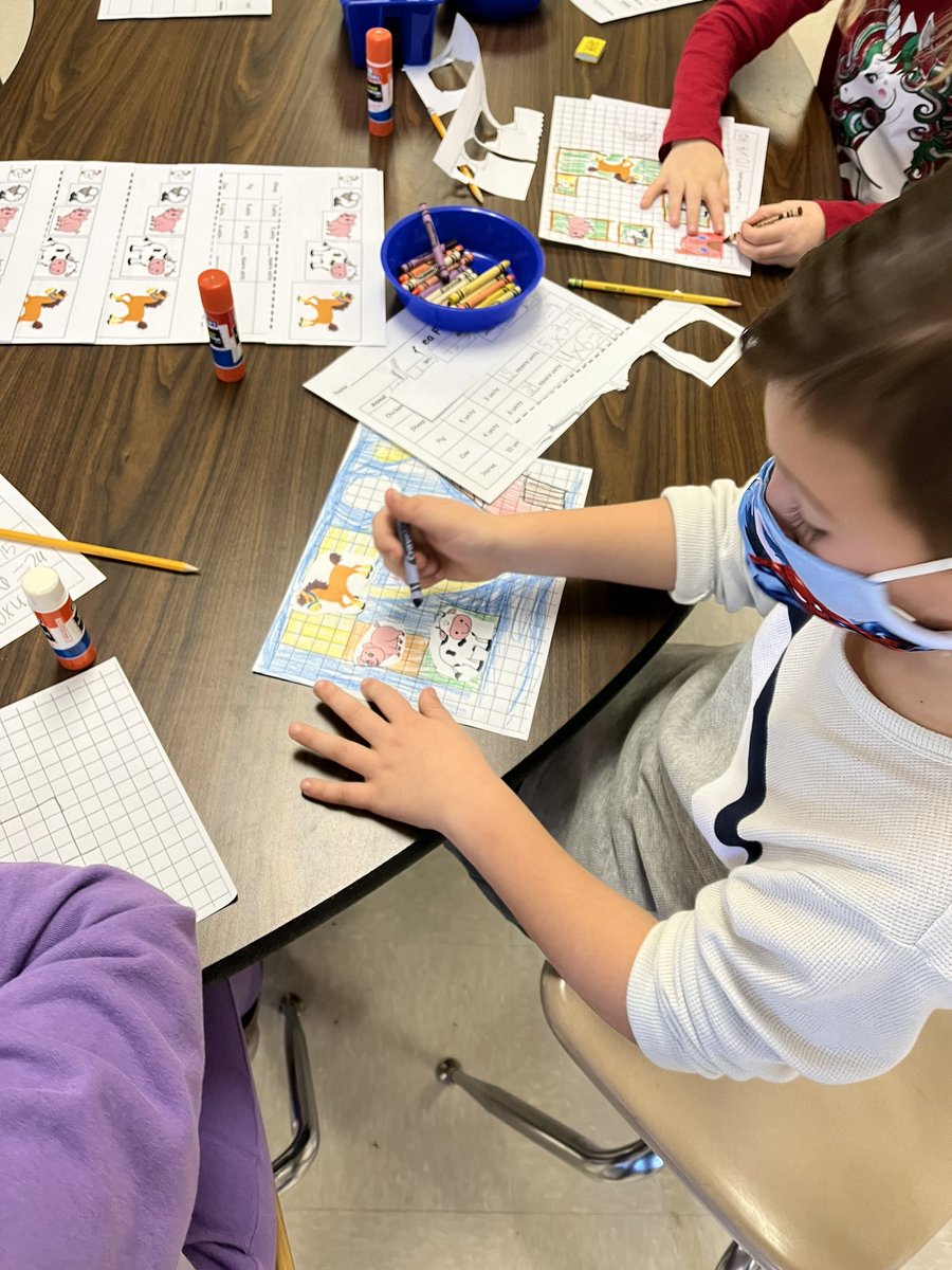 …🎶and on that farm there were some …mathematicians?🎵  
3rd graders designing personal Area Farms.  Great practice with area, visualization, planning and spatial reasoning.  And yes of course, there were 🐄 cows. <a href="/JenniferJOlsen/">Jennifer Olsen, Ed.D</a> <a href="/gregtangmath/">Greg Tang</a> <a href="/NSE_Dalers/">NSE_Dalers</a> <a href="/NorthsidePta/">Northside PTA</a> <a href="/NYSTC1/">New York State Teacher Centers</a>