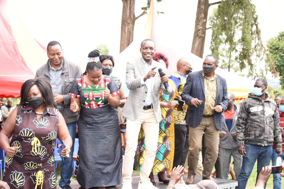 MwathikiMauta's tweet photo. This is Kisii! Sons &amp; Daughters of Raila Odinga doing what they best even when Baba isn't around! No single fool from a Tanga Tanga clique can do this when Lootall is away! Kalenjin Subukia Musalia Mudavadi Kalonzo Amerix Miguna Miguna #Baba https://t.co/kNzkDy3vvj