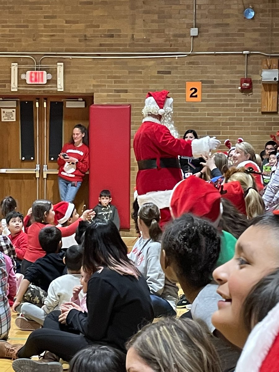 CovingtonElem's tweet photo. 🎅🏼 SANTA! Thank you for coming to visit us! He let us know we all made the “good” list. Phew!!! https://t.co/UAitkxo3WA
