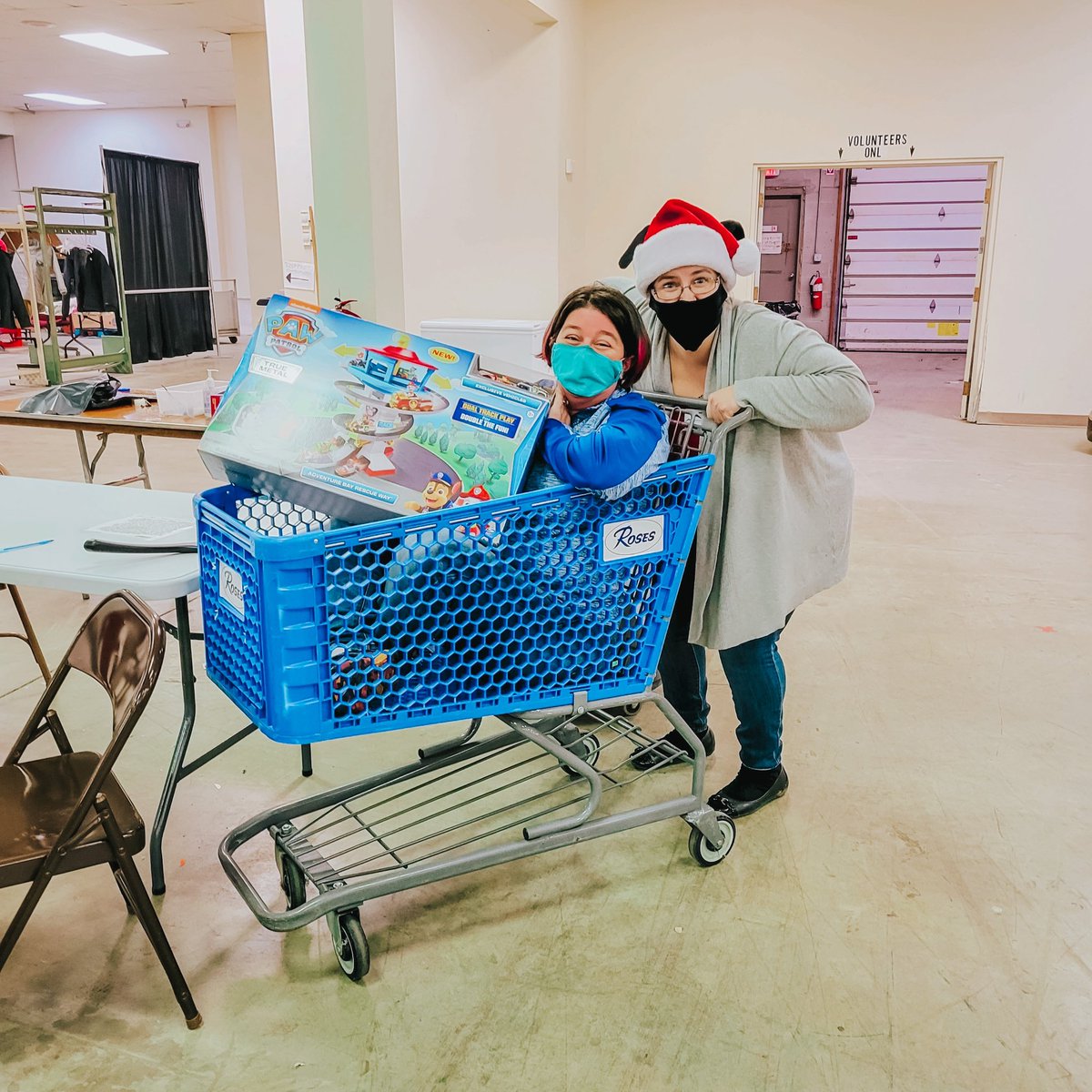 SummitCountyESC's tweet photo. On Thursday, Summit ESC staff volunteered at @SalvationArmyUS packaging toys for kids in need in the Akron area! #summitesc #SalvationArmy #Christmas2021 #givingback https://t.co/6CRFxsUu9V
