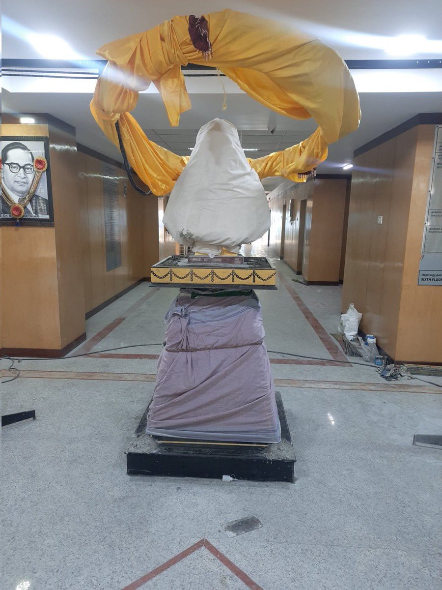 ajaiprasanth11's tweet photo. திமுகவின் நீண்டகால பொதுச்செயலாளர் பேராசிரியர் அன்பழகனின் முதல் சிலையை மாண்புமிகு முதலமைச்சர் @mkstalin நாளை திறந்து வைக்கிறார் https://t.co/HYrAZXvvFY https://t.co/MBXk9SaFxz