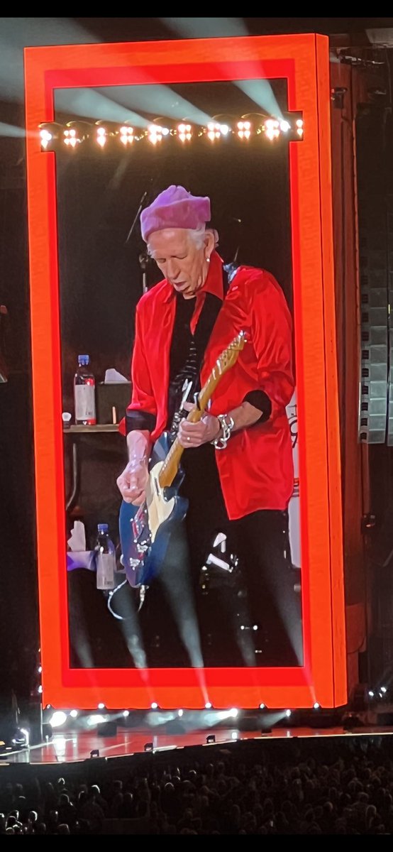 smith5kr's tweet photo. Happy Birthday @officialKeef wishing you a year filled with moments that make you smile all year long!!!  You sure make us smile with every riff you play!!! https://t.co/4M37hFWbA5