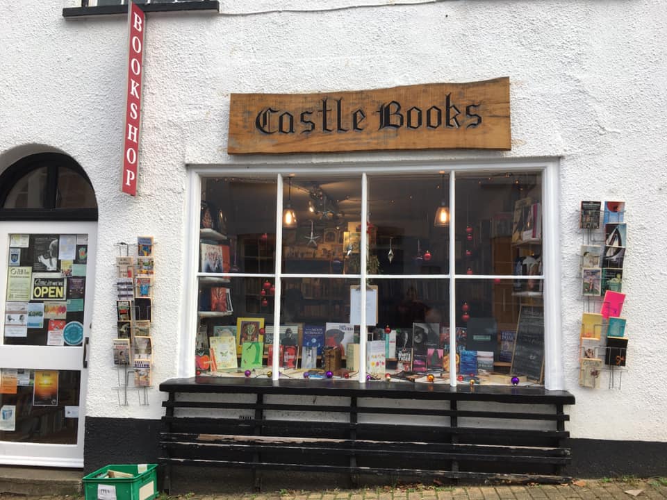 harula_ladd's tweet photo. This week's #poem in the window at #Totnes community bookshop is And breathe... by @DavidJAlderson Enjoy! #poetry #poetrycommunity #POEMS #poetrytwitter https://t.co/reasyiEGCc