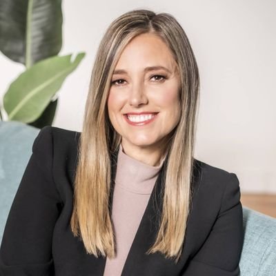 marc_saltzman's tweet photo. 4/6: It's true! @ambermac is back on @CJAD800 today. Hear her top #apps as we head into 2022, on an new #TechTalk #radioshow, which airs on #Montreal's no. 1 anglo #talkradio station from 2-3pm ET. #AmberMac shares her faves for mind and body health, financial literacy, and more. https://t.co/e3dSnWLtgo