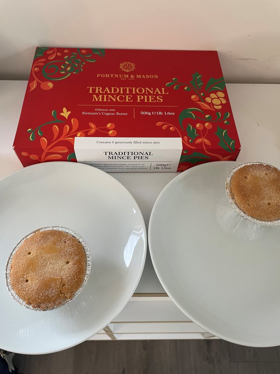 Festy Zesty! You can't be having meetings in late December without having a couple of these... Just missing some mulled wine 🥳

#christmas #learninganddevelopment #mincepies #christmasmeeting #festive #festivemeeting