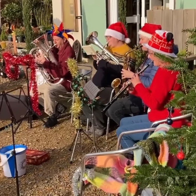BDConcertBand's tweet photo. 🎵 Well done to the three groups out busking today helping to raise funds for Cancer Research UK,  thank you to Tesco Extra,  The Furlong and Hockey’s Farm Shop for having us.  Looking forward to the next one 🎵🎅🏼🎶🎄🎵 
@TescoExtra @FurlongCentre @HockeysFarmShop https://t.co/4HqVPmYRrm