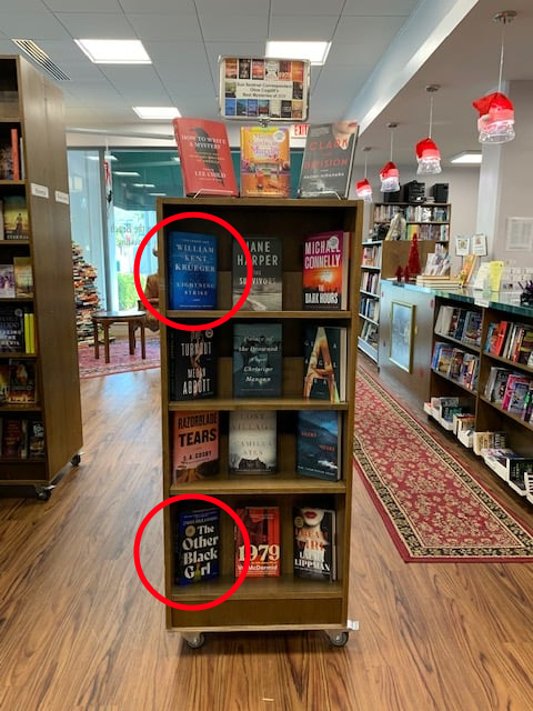 Each year, @murdronthebeach of Delray Beach, FL sets up a display of <a href="/SunSentinel/">South Florida Sun Sentinel</a> reviewer Oline Cogdill's favorite mysteries of the year.

See that display, which includes LIGHTNING STRIKE by <a href="/WmKentKrueger/">William Kent Krueger</a> and THE OTHER BLACK GIRL by @zakiya_harris, below.

📸<a href="/OlineCogdill/">Oline Cogdill</a>
