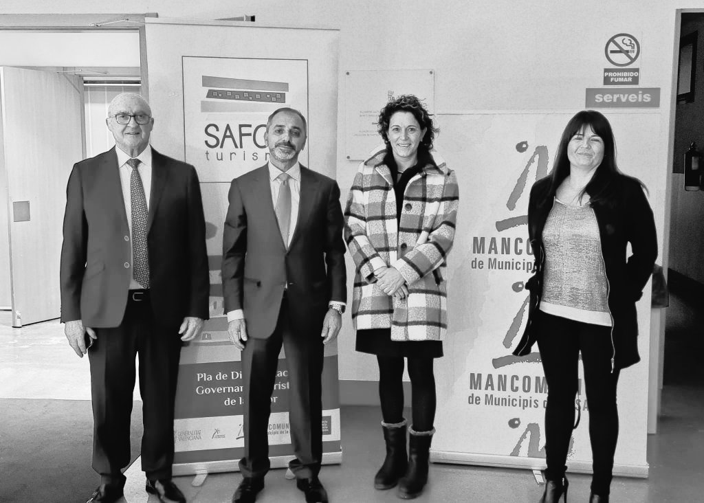 CarolinaRafol's tweet photo. Gala lliurament de premis XVI Guardó Francesc Ferrer i Pastor XXX  Premi de Narrativa Infantil  Carmesina de la Safor, organitzada per la #MancomunitatSafor, junt a Juan Espinosa, alcalde de #CastellonetdelaConquesta, Alicia Gomis i Roman Garrigós alcalde de #Villalonga https://t.co/J6C7dzVR3i