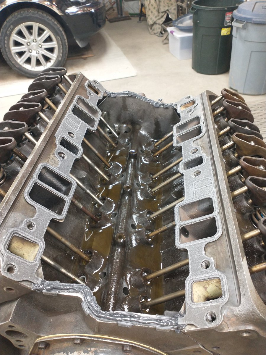 Devonwoldt's tweet photo. Intake manifold gaskets are now installed. https://t.co/flZayTzJYu