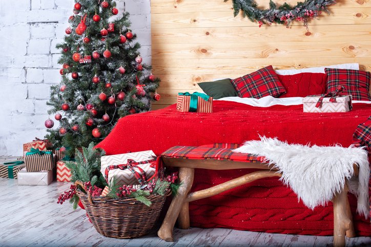 marshallsleeps's tweet photo. Do you bring holiday decor into your bedroom? We think it’s a nice, cozy touch.
#holidayDecor #MarshallMattress https://t.co/VncDWdIOKZ