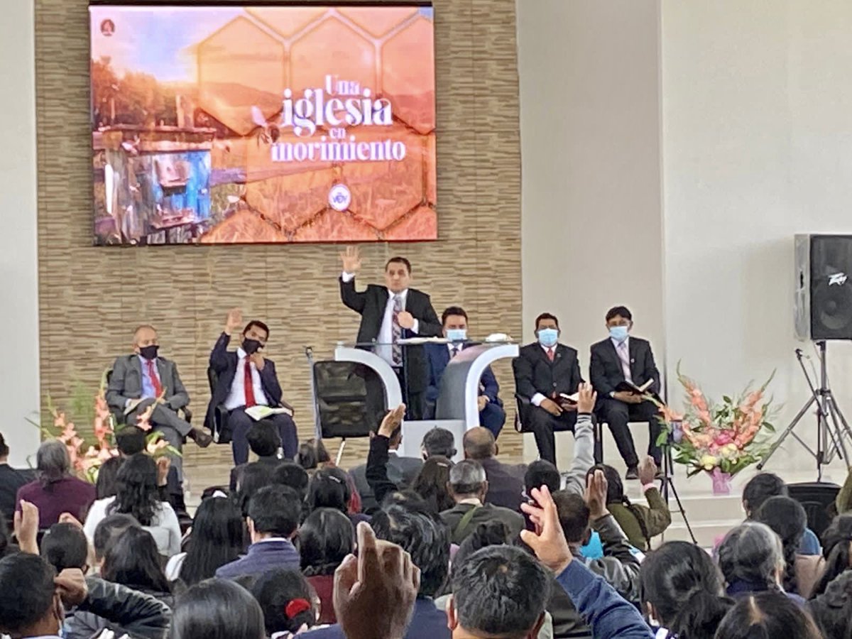 prraulyaranga's tweet photo. Pr Enzo Chávez, Presidente de la UPS con el mensaje central en la iglesia central de Espinar, MSOP, son 69 años llevando esperanza.

@EnzoChavez 
@Niltonacuna 
@AdventistasUPS 
@AdventistasMSOP https://t.co/BMAAVcwL2T