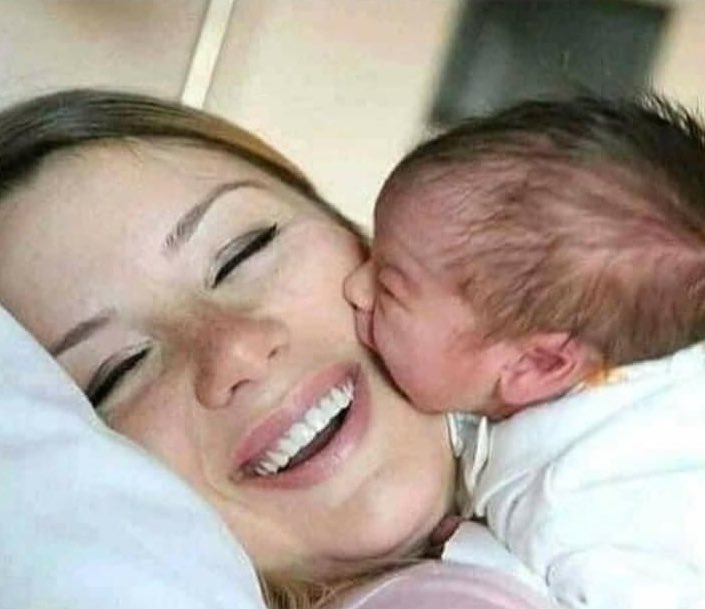 Estos son los besos, más
hermosos que una mujer puede
recibir. 🥰😘👶🏻