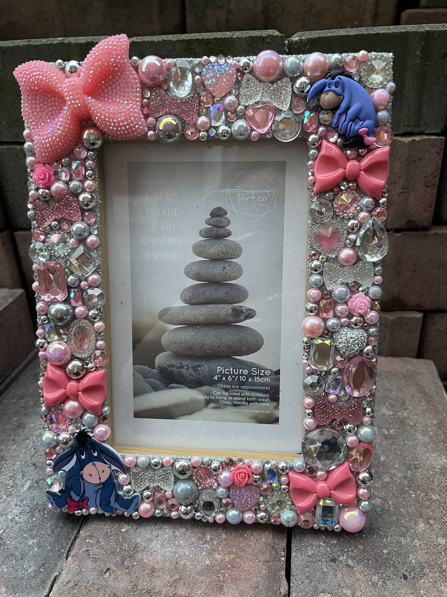 NatalieEdex's tweet image. Eeyore frame done for a lovely lady 🥰 almost completed all of the pre Christmas frames 💖 thanks so much to everybody who has purchased and supported me. It means the world that I get to create these for you 💖 ✨  #shiningshimmeringsplendiddesigns #customphotoframes