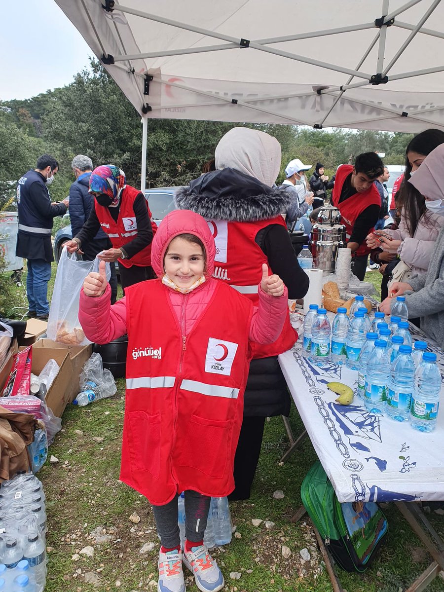 said60250013's tweet photo. Dünya mülteciler günü Kızılay küçük gonullumuz enfal #bodrum #kizilay #dunyamultecilergunu 
@SaidGllolu https://t.co/sS5ZqjAaRE